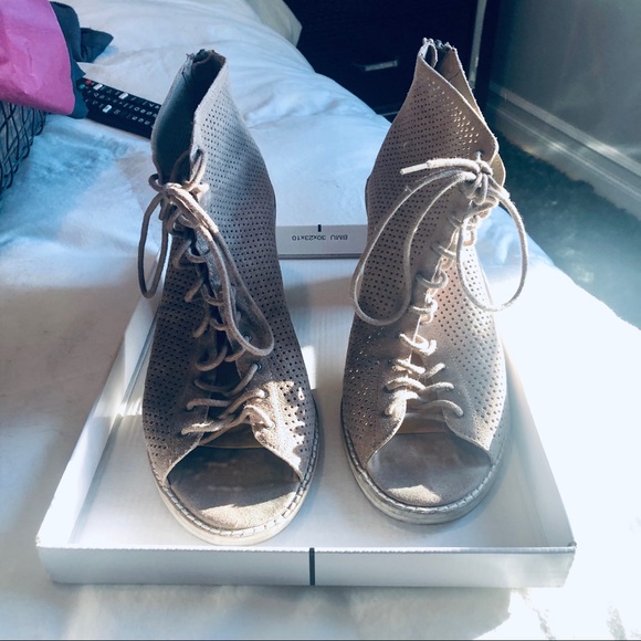 DOLCE VITA MORIE PERFORATED HEELED SIZE 10 - Picture 5 of 8